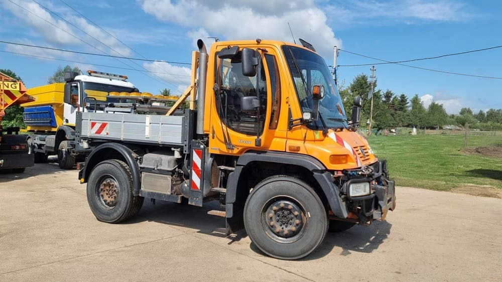 MERCEDES-BENZ Unimog U400 - טרקטור עירוני: תמונה 2 MERCEDES-BENZ Unimog U400 - טרקטור עירוני: תמונה 2