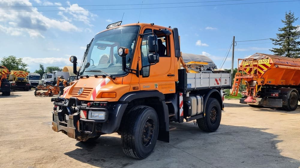 MERCEDES-BENZ Unimog U400 - טרקטור עירוני: תמונה 1 MERCEDES-BENZ Unimog U400 - טרקטור עירוני: תמונה 1