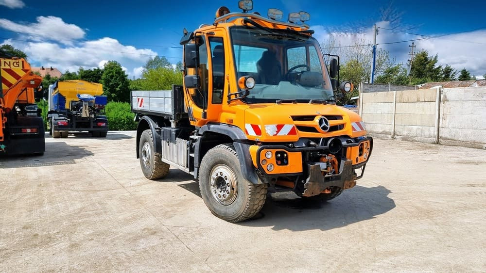 Mercedes-Benz Unimog U527 - כלי רכב עירוני/ מיוחד: תמונה 1 Mercedes-Benz Unimog U527 - כלי רכב עירוני/ מיוחד: תמונה 1