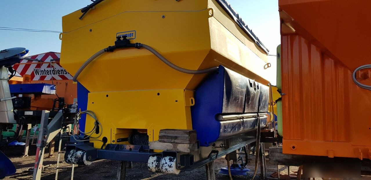 Schmidt STRATOS - מפזר חול/ מלח עבור כלי רכב עירוני/ מיוחד: תמונה 5 Schmidt STRATOS - מפזר חול/ מלח עבור כלי רכב עירוני/ מיוחד: תמונה 5