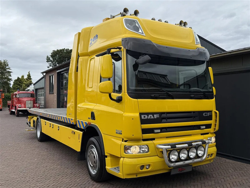 DAF CF 65.300 Towtruck Depannage Lier Brille Sleeper 640x242x104 cm - משאית גרירה: תמונה 1 DAF CF 65.300 Towtruck Depannage Lier Brille Sleeper 640x242x104 cm - משאית גרירה: תמונה 1