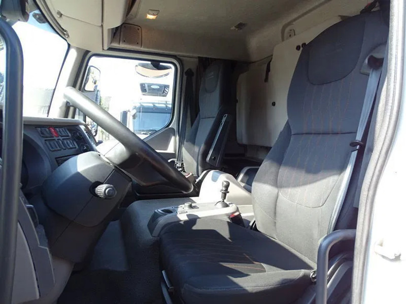 DAF LF 260 16 TON SLEEPER BOX 720X250X244 LBW 1.5 T - משאית תיבה: תמונה 4 DAF LF 260 16 TON SLEEPER BOX 720X250X244 LBW 1.5 T - משאית תיבה: תמונה 4