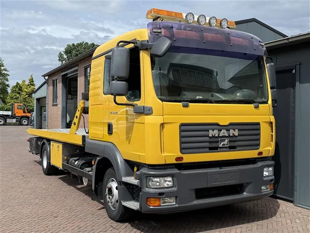 MAN TGL 12.210 Towtruck Crewcab 6 Seats Brill Winch - משאית גרירה: תמונה 1 MAN TGL 12.210 Towtruck Crewcab 6 Seats Brill Winch - משאית גרירה: תמונה 1