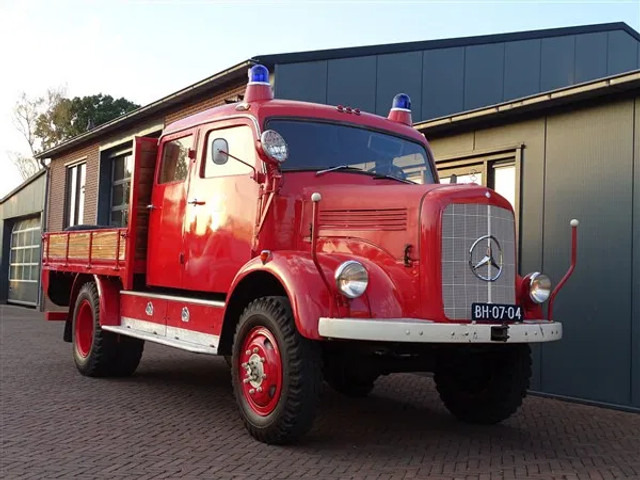 Mercedes-Benz LP 1117 4x4 TURBO Motor Brandweerauto Vw motor met Waterpomp in openlaadbak - משאית אש: תמונה 1 Mercedes-Benz LP 1117 4x4 TURBO Motor Brandweerauto Vw motor met Waterpomp in openlaadbak - משאית אש: תמונה 1