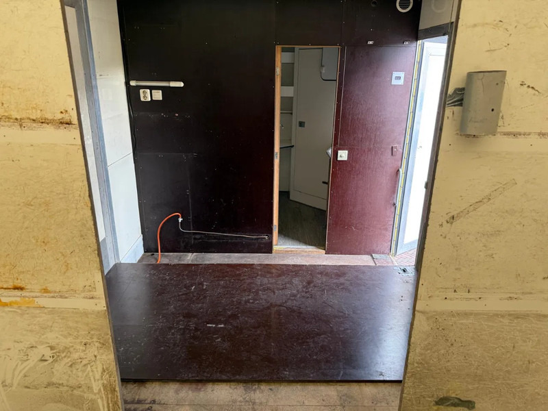 Volvo FL 12.240 STAND Airco 2x bed Douche Heater - משאית תיבה: תמונה 4 Volvo FL 12.240 STAND Airco 2x bed Douche Heater - משאית תיבה: תמונה 4