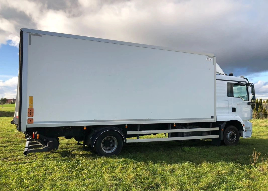 MAN 15.290 Winda Bok otwierany 18 Palet - משאית איזותרמית: תמונה 3 MAN 15.290 Winda Bok otwierany 18 Palet - משאית איזותרמית: תמונה 3