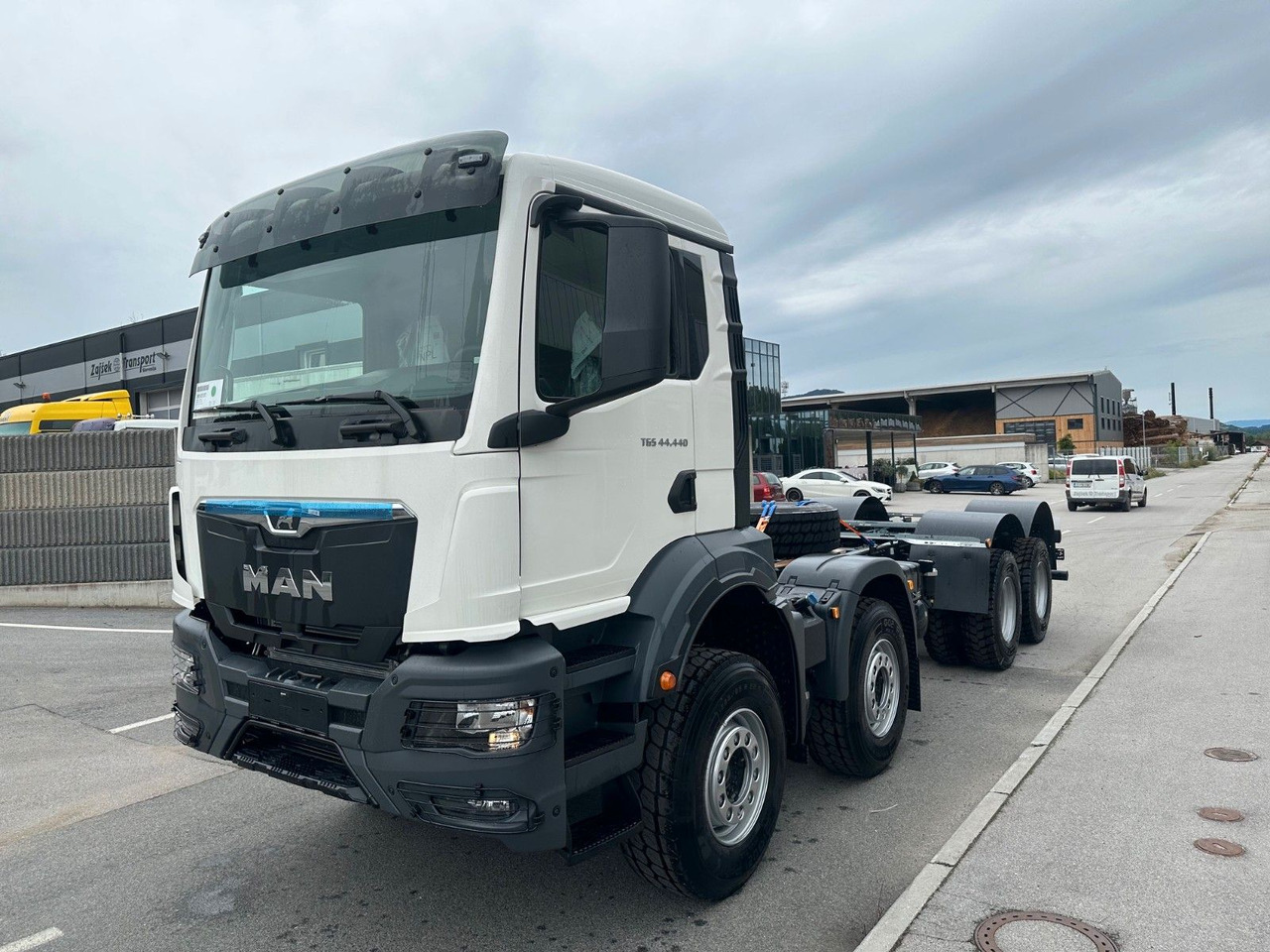 MAN 41.440 8X4 BB CH - משאית עם שלדת תא: תמונה 2 MAN 41.440 8X4 BB CH - משאית עם שלדת תא: תמונה 2