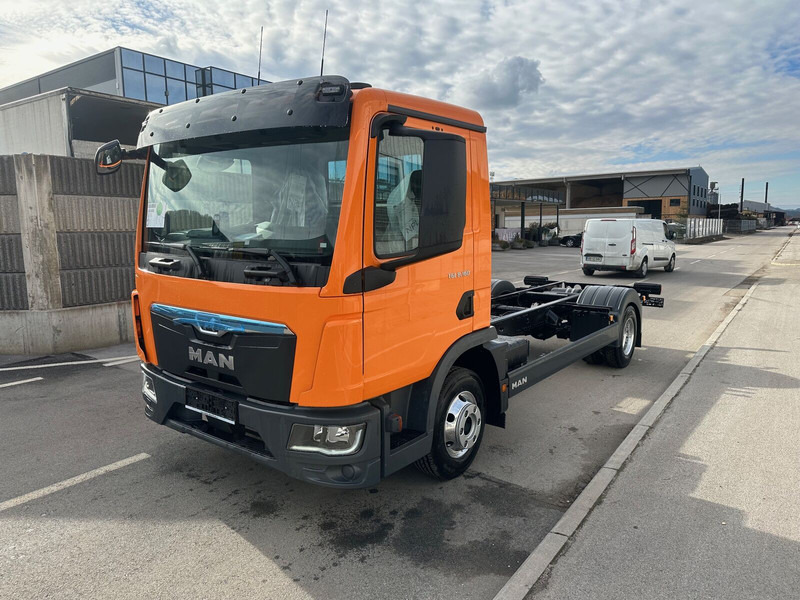MAN TGL 8.160 - משאית עם שלדת תא: תמונה 2 MAN TGL 8.160 - משאית עם שלדת תא: תמונה 2