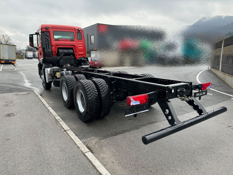 MAN TGS 33.400 6X4 BB CH - משאית עם שלדת תא: תמונה 4 MAN TGS 33.400 6X4 BB CH - משאית עם שלדת תא: תמונה 4