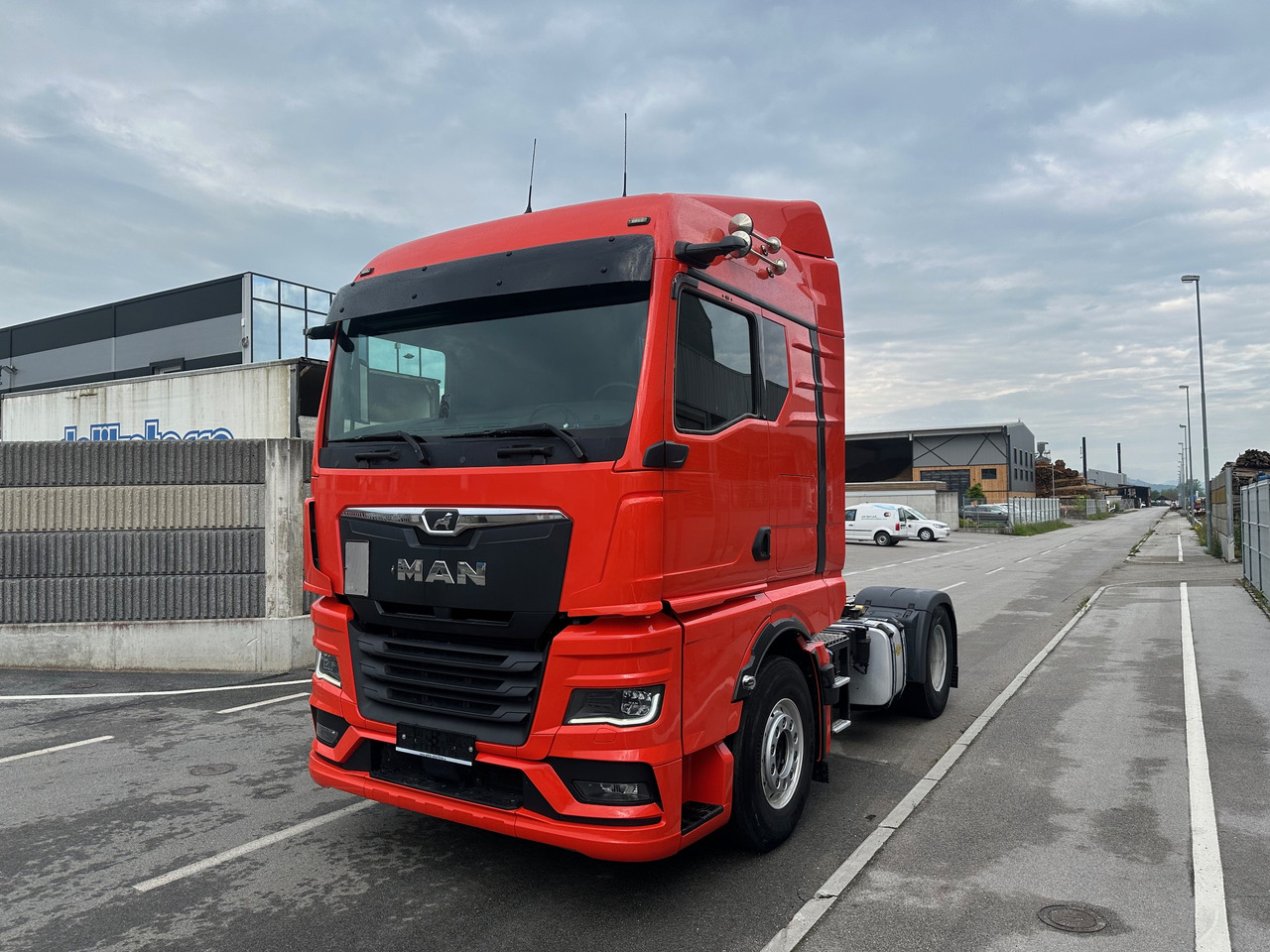 MAN TGX 18.520 4X2 LL Intarder Hydravlika ALU led TV - יחידת טרקטור: תמונה 2 MAN TGX 18.520 4X2 LL Intarder Hydravlika ALU led TV - יחידת טרקטור: תמונה 2