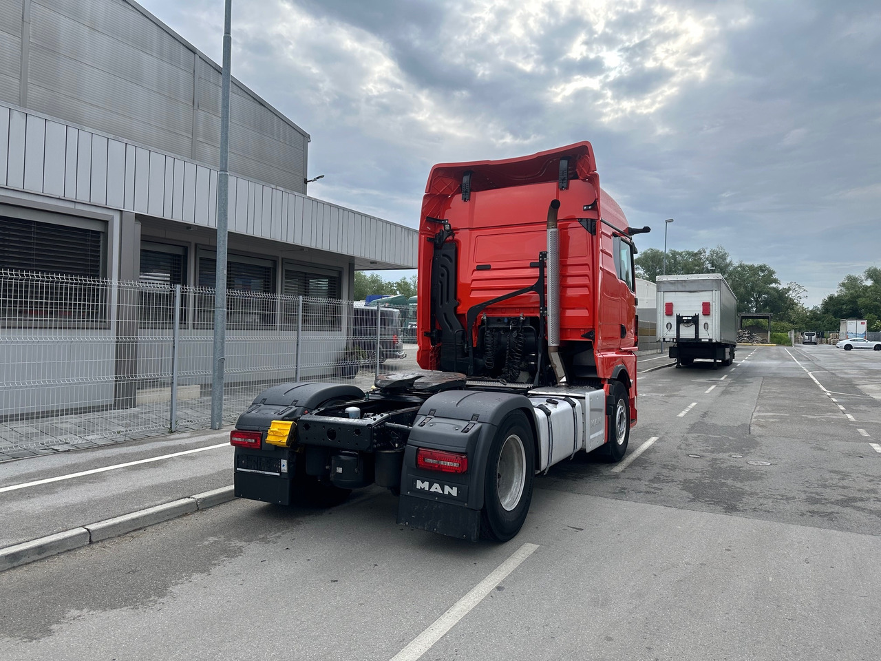 MAN TGX 18.520 4X2 LL Intarder Hydravlika ALU led TV - יחידת טרקטור: תמונה 3 MAN TGX 18.520 4X2 LL Intarder Hydravlika ALU led TV - יחידת טרקטור: תמונה 3