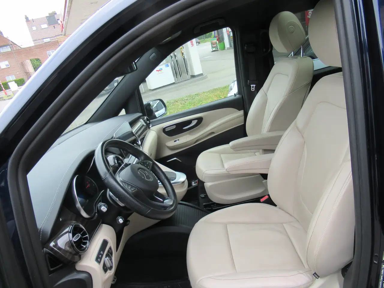 Mercedes-Benz V 300 d 4-Matic MWB toit pano 45000€+tva/btw - כלי רכב מסחרי קומבי: תמונה 5 Mercedes-Benz V 300 d 4-Matic MWB toit pano 45000€+tva/btw - כלי רכב מסחרי קומבי: תמונה 5