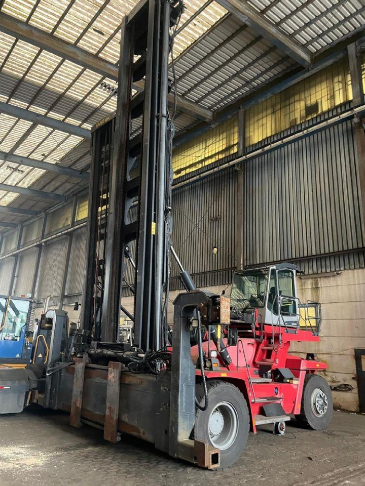Kalmar DCF100-45E7 - מפעיל מכולות: תמונה 2 Kalmar DCF100-45E7 - מפעיל מכולות: תמונה 2