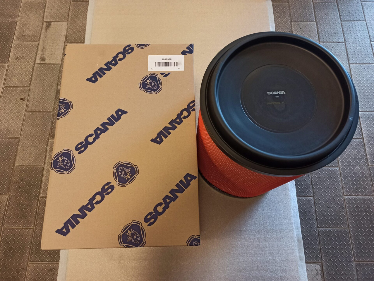 SCANIA AIR FILTER - 1869988 - מסנן אוויר עבור משאית: תמונה 1 SCANIA AIR FILTER - 1869988 - מסנן אוויר עבור משאית: תמונה 1