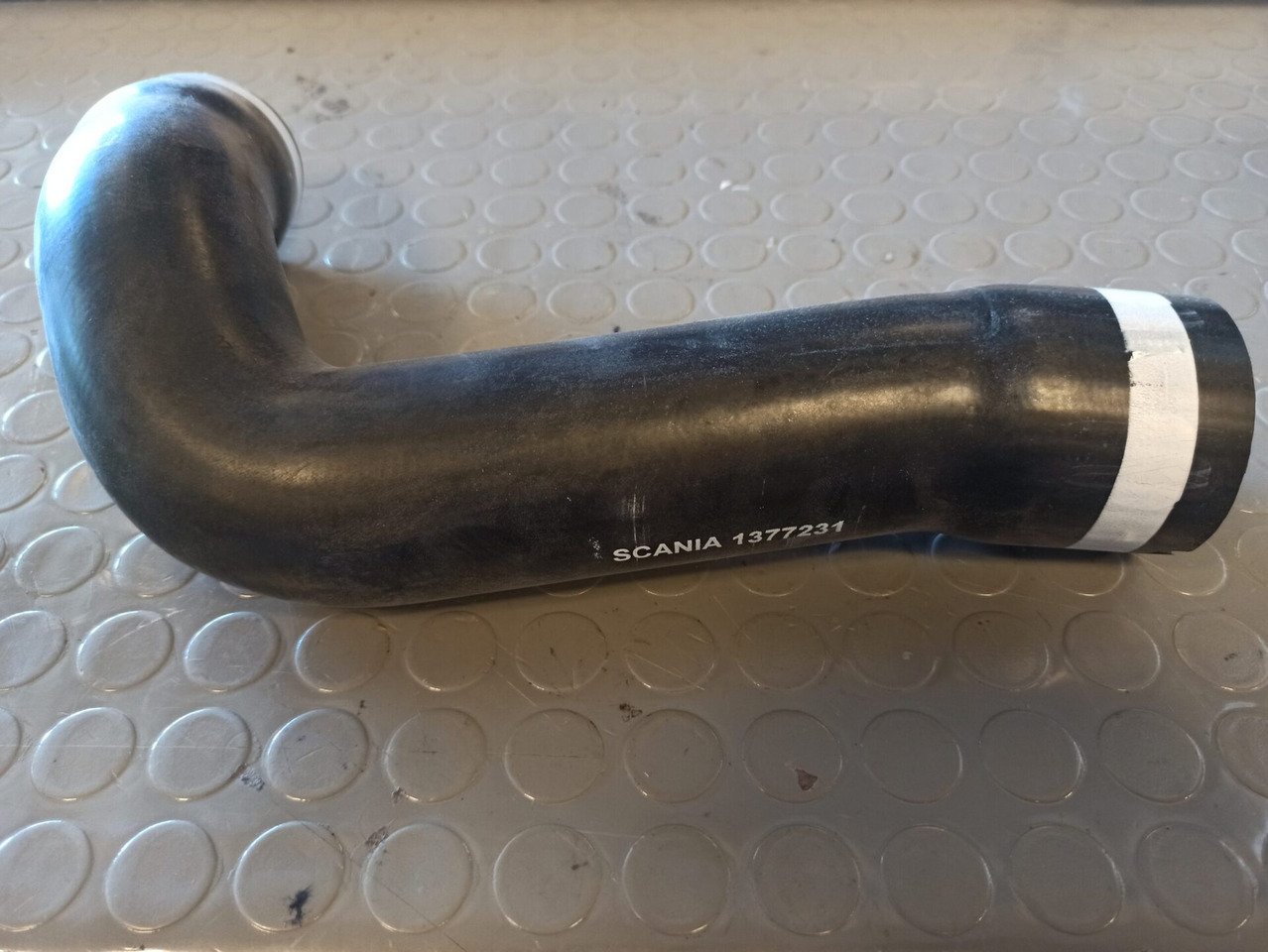 SCANIA COOLANT HOSE 1377231 - מערכת קירור עבור משאית: תמונה 1 SCANIA COOLANT HOSE 1377231 - מערכת קירור עבור משאית: תמונה 1