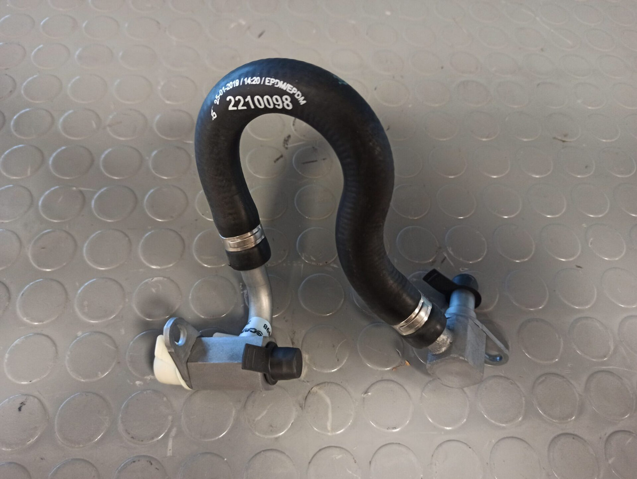 SCANIA COOLANT PIPE 2210098 - מערכת קירור עבור משאית: תמונה 2 SCANIA COOLANT PIPE 2210098 - מערכת קירור עבור משאית: תמונה 2