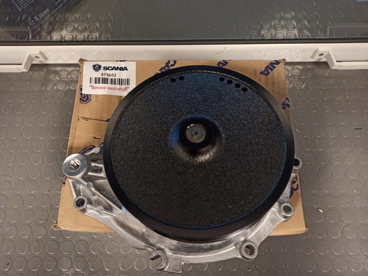 SCANIA COOLANT PUMP - 575052 - משאבת נוזל קירור עבור משאית: תמונה 1 SCANIA COOLANT PUMP - 575052 - משאבת נוזל קירור עבור משאית: תמונה 1
