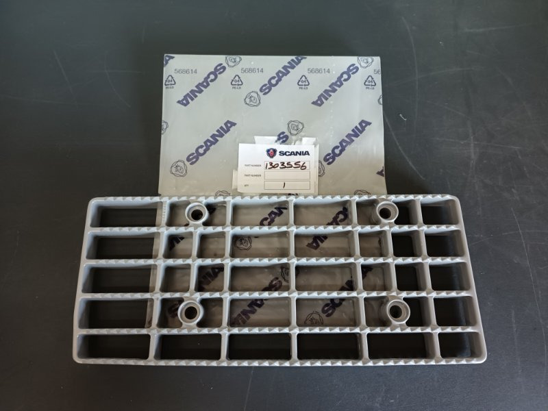 SCANIA STEP PLATE - 1303556 - צעד עבור משאית: תמונה 1 SCANIA STEP PLATE - 1303556 - צעד עבור משאית: תמונה 1