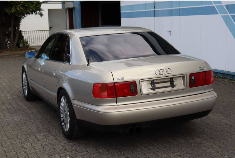 Audi A8 3.7 Quattro - סדאן: תמונה 4 Audi A8 3.7 Quattro - סדאן: תמונה 4