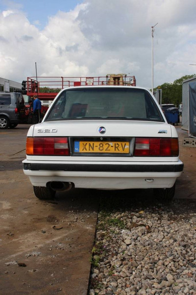 BMW 3 Serie 320i - מכונית: תמונה 4 BMW 3 Serie 320i - מכונית: תמונה 4