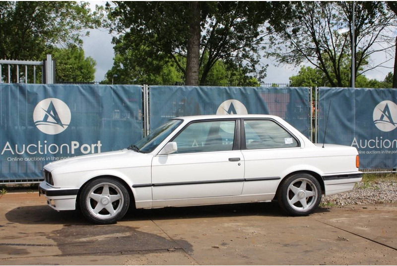 BMW 3 Serie 320i - מכונית: תמונה 1 BMW 3 Serie 320i - מכונית: תמונה 1