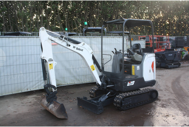 Bobcat E19 - מיני מחפר: תמונה 1 Bobcat E19 - מיני מחפר: תמונה 1