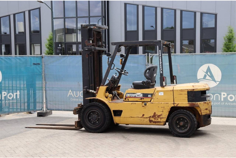 Caterpillar DP45 - מלגזת סולר: תמונה 3 Caterpillar DP45 - מלגזת סולר: תמונה 3