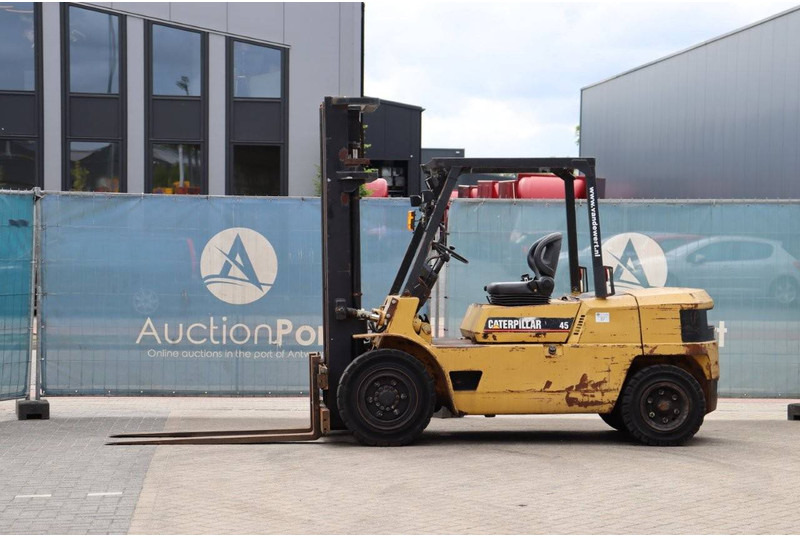 Caterpillar DP45 - מלגזת סולר: תמונה 1 Caterpillar DP45 - מלגזת סולר: תמונה 1