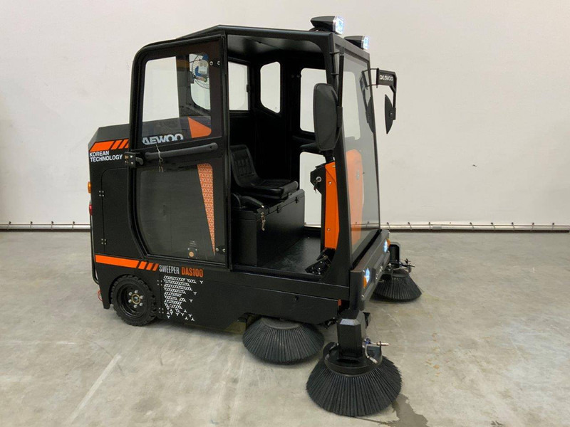 Daewoo DAS100 - מטאטא כבישים: תמונה 1 Daewoo DAS100 - מטאטא כבישים: תמונה 1