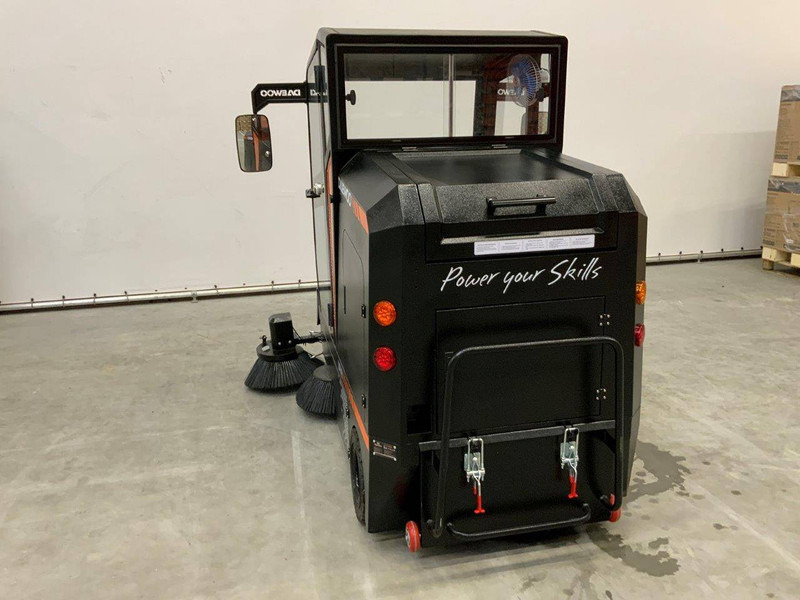 Daewoo DAS100 - מטאטא כבישים: תמונה 5 Daewoo DAS100 - מטאטא כבישים: תמונה 5