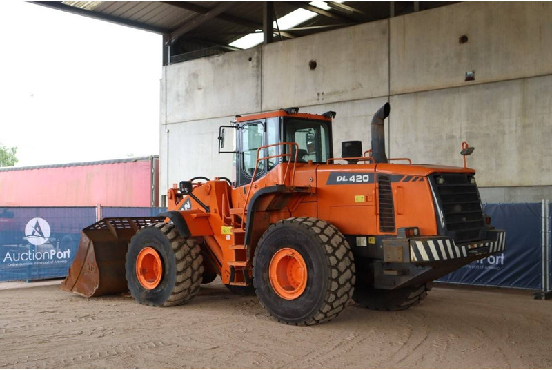 Doosan DL420 - מעמיס גלגלים: תמונה 4 Doosan DL420 - מעמיס גלגלים: תמונה 4