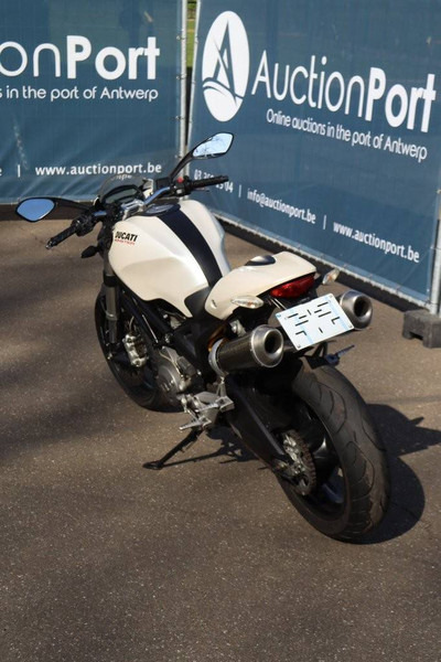 Ducati MONSTER 696 - אופנוע: תמונה 4 Ducati MONSTER 696 - אופנוע: תמונה 4