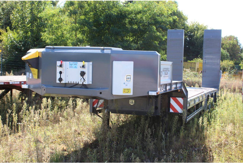 ERF 3AYH - סמיטריילר עם מטען נמוך: תמונה 1 ERF 3AYH - סמיטריילר עם מטען נמוך: תמונה 1