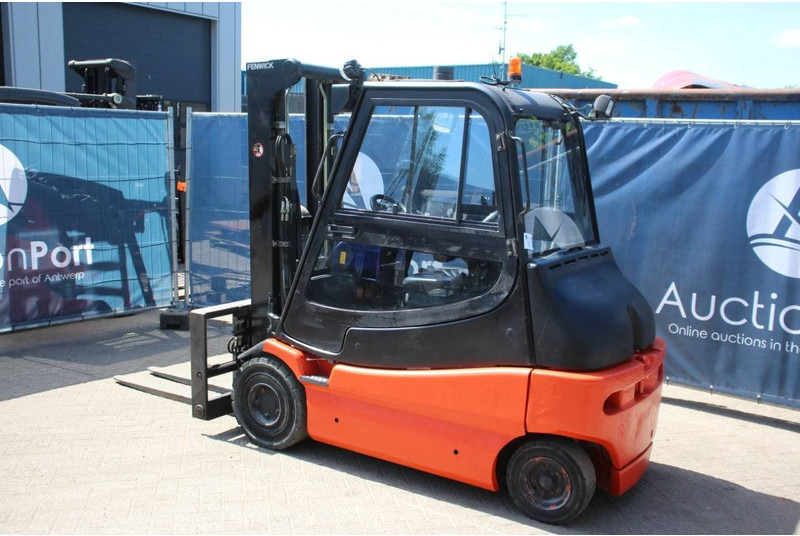 Fenwick-Linde E30/02 - מלגזה חשמלית: תמונה 3 Fenwick-Linde E30/02 - מלגזה חשמלית: תמונה 3