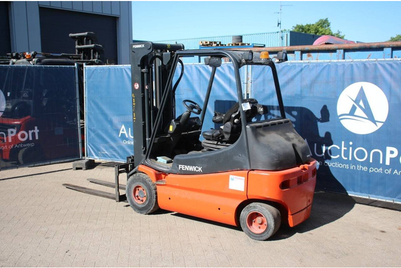 Fenwick-Linde E30/03 - מלגזה חשמלית: תמונה 3 Fenwick-Linde E30/03 - מלגזה חשמלית: תמונה 3