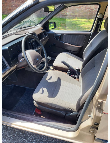 סדאן Ford Sierra 1.3: תמונה 20