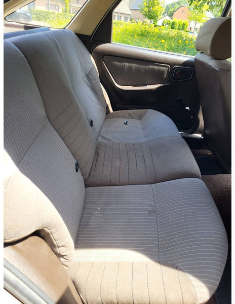 סדאן Ford Sierra 1.3: תמונה 10