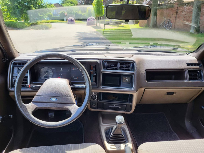 סדאן Ford Sierra 1.3: תמונה 8