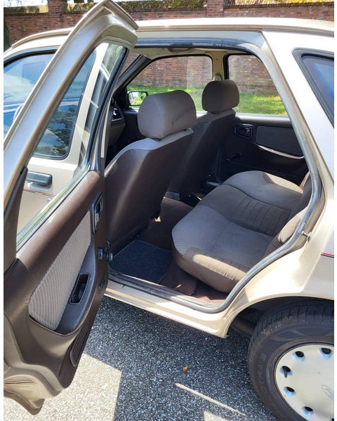 סדאן Ford Sierra 1.3: תמונה 15