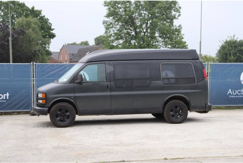 GMC Savana - כלי רכב מסחרי עם לוח: תמונה 1 GMC Savana - כלי רכב מסחרי עם לוח: תמונה 1