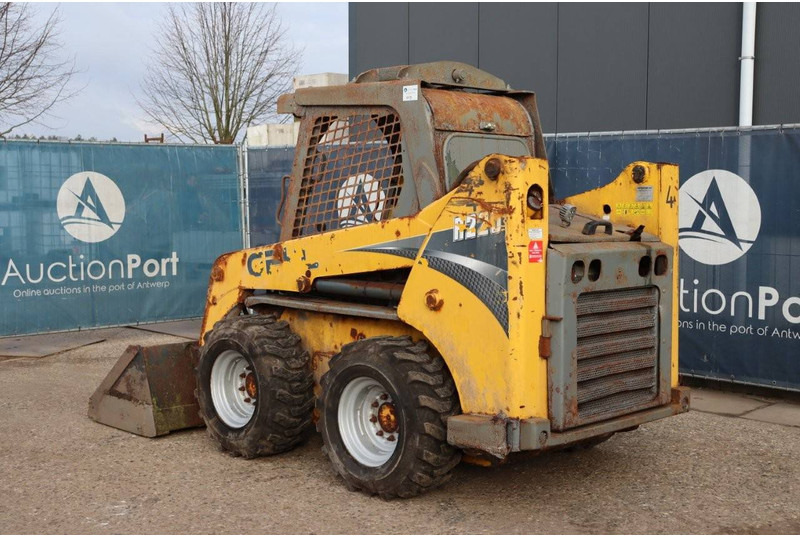 Gehl R220 - מעמיס גלגלים: תמונה 3 Gehl R220 - מעמיס גלגלים: תמונה 3