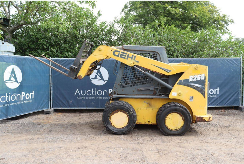 Gehl R260 - מעמיס גלגלים: תמונה 2 Gehl R260 - מעמיס גלגלים: תמונה 2