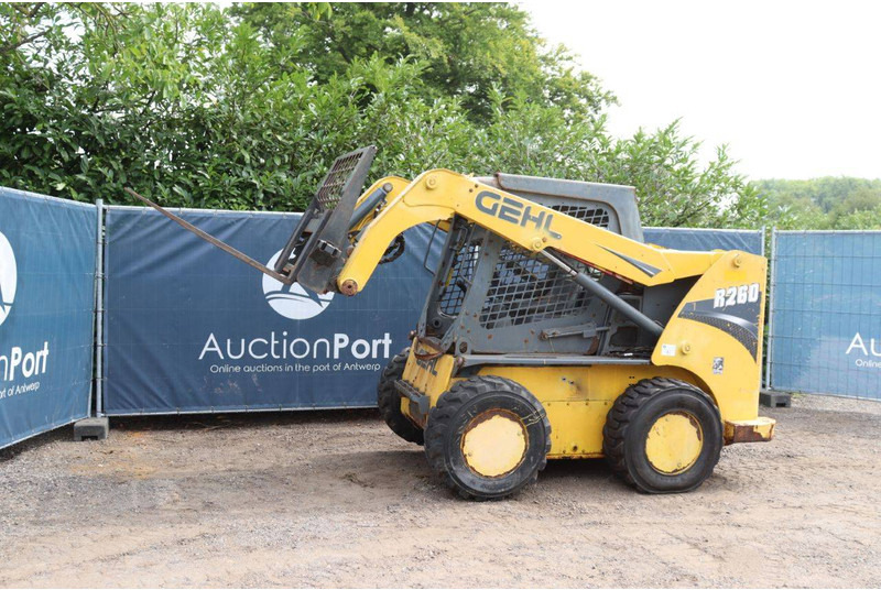 Gehl R260 - מעמיס גלגלים: תמונה 1 Gehl R260 - מעמיס גלגלים: תמונה 1
