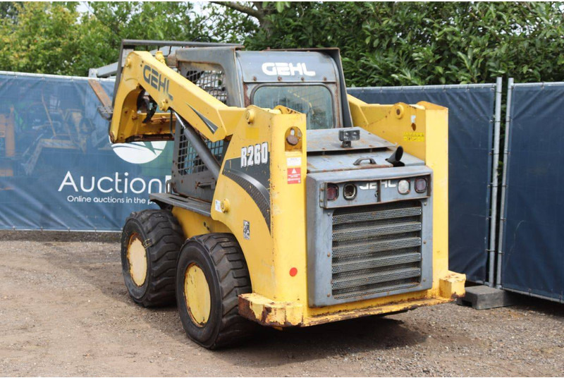 Gehl R260 - מעמיס גלגלים: תמונה 4 Gehl R260 - מעמיס גלגלים: תמונה 4