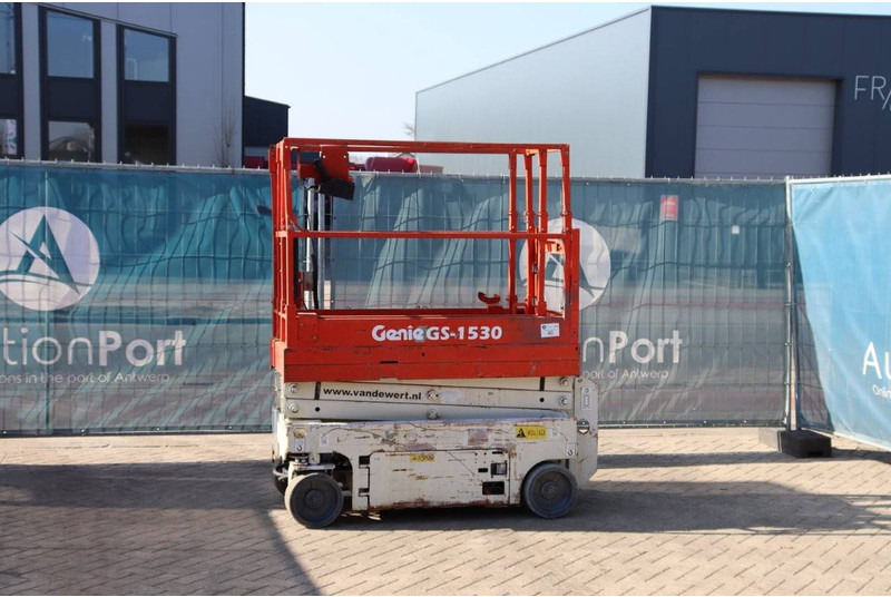Genie GS1530 - מעלית מספריים: תמונה 1 Genie GS1530 - מעלית מספריים: תמונה 1