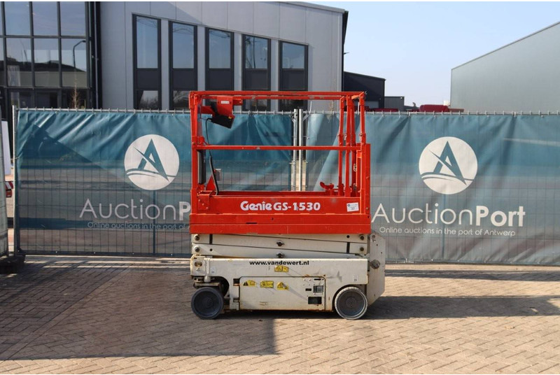 Genie GS1532 - מעלית מספריים: תמונה 2 Genie GS1532 - מעלית מספריים: תמונה 2