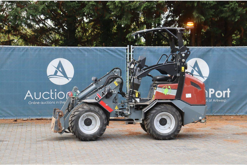 Giant G2200E X-TRA - מעמיס גלגלים: תמונה 1 Giant G2200E X-TRA - מעמיס גלגלים: תמונה 1