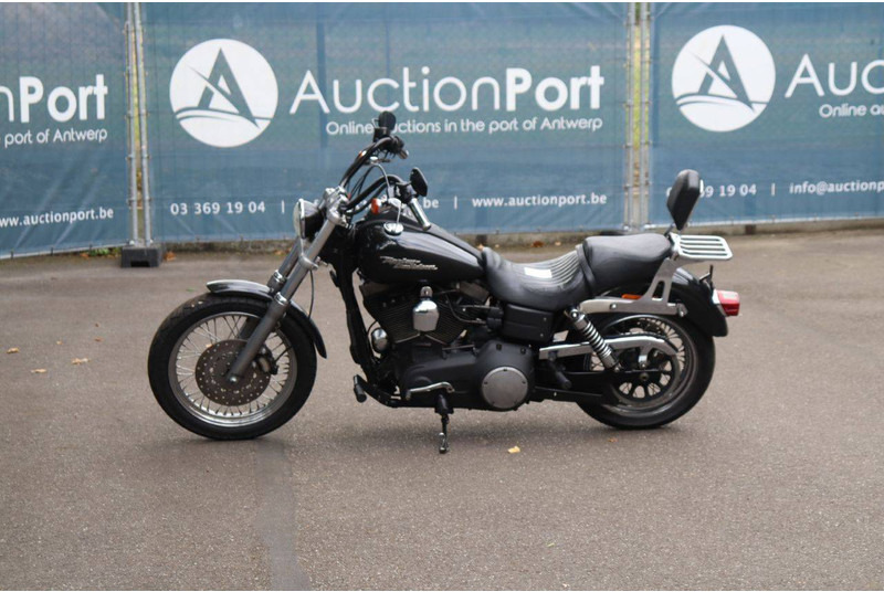 Harley-Davidson Dyna Street Bob - אופנוע: תמונה 1 Harley-Davidson Dyna Street Bob - אופנוע: תמונה 1
