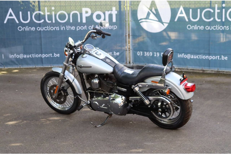 Harley-Davidson Super Glide Custom - אופנוע: תמונה 3 Harley-Davidson Super Glide Custom - אופנוע: תמונה 3