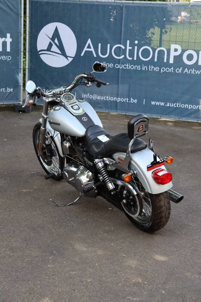 Harley-Davidson Super Glide Custom - אופנוע: תמונה 4 Harley-Davidson Super Glide Custom - אופנוע: תמונה 4